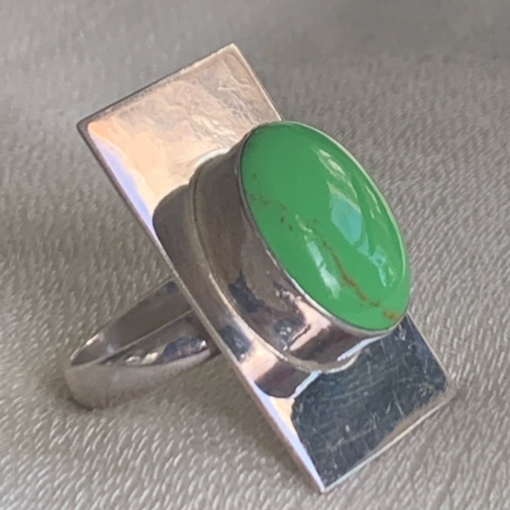 Genuine 925 Silver and chrysoprase ring